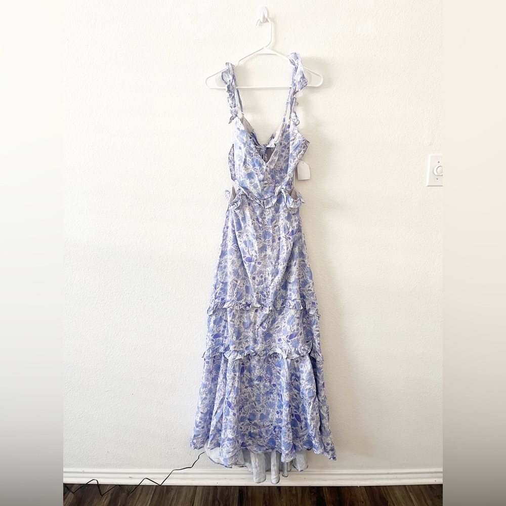 Astr floral backless maxi dress in light blue and white - Picture 3 of 8